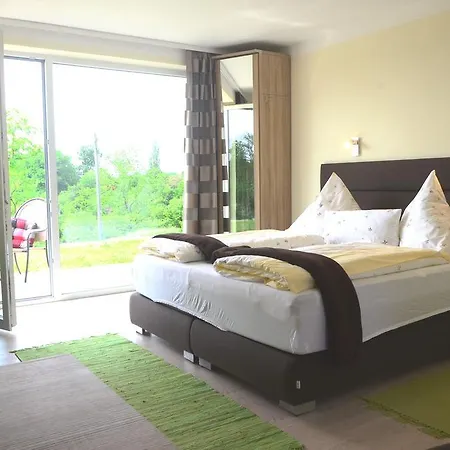 ゲストハウス Kirschberghof Gaestehaus Und Weinverkauf 4*