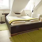 Гостевой дом Kirschberghof Gaestehaus Und Weinverkauf Зоммерхаузен