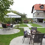 Kirschberghof Gaestehaus Und Weinverkauf 4*